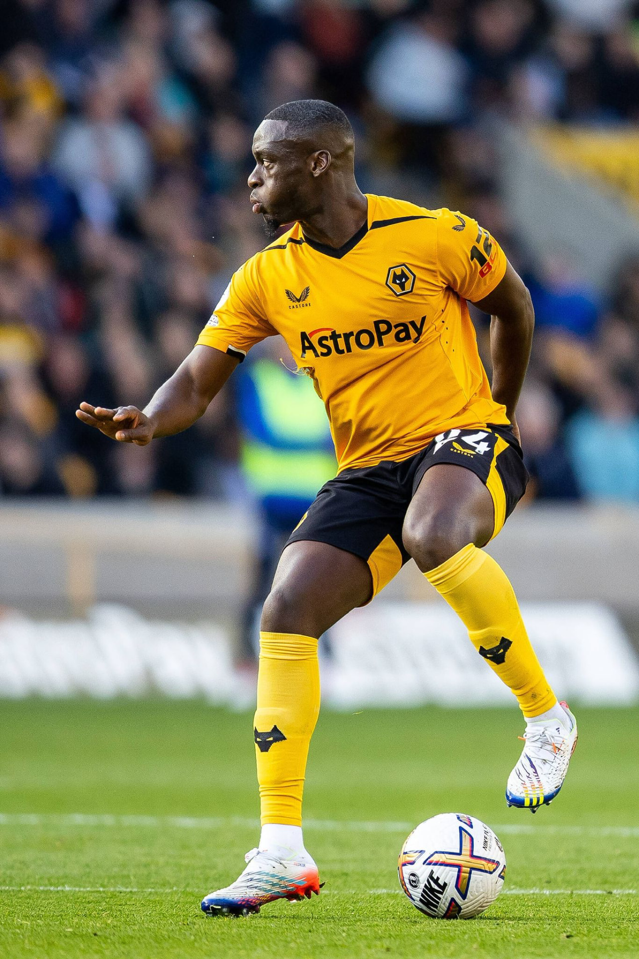 Toti Gomes playing for Wolverhampton Wanderers