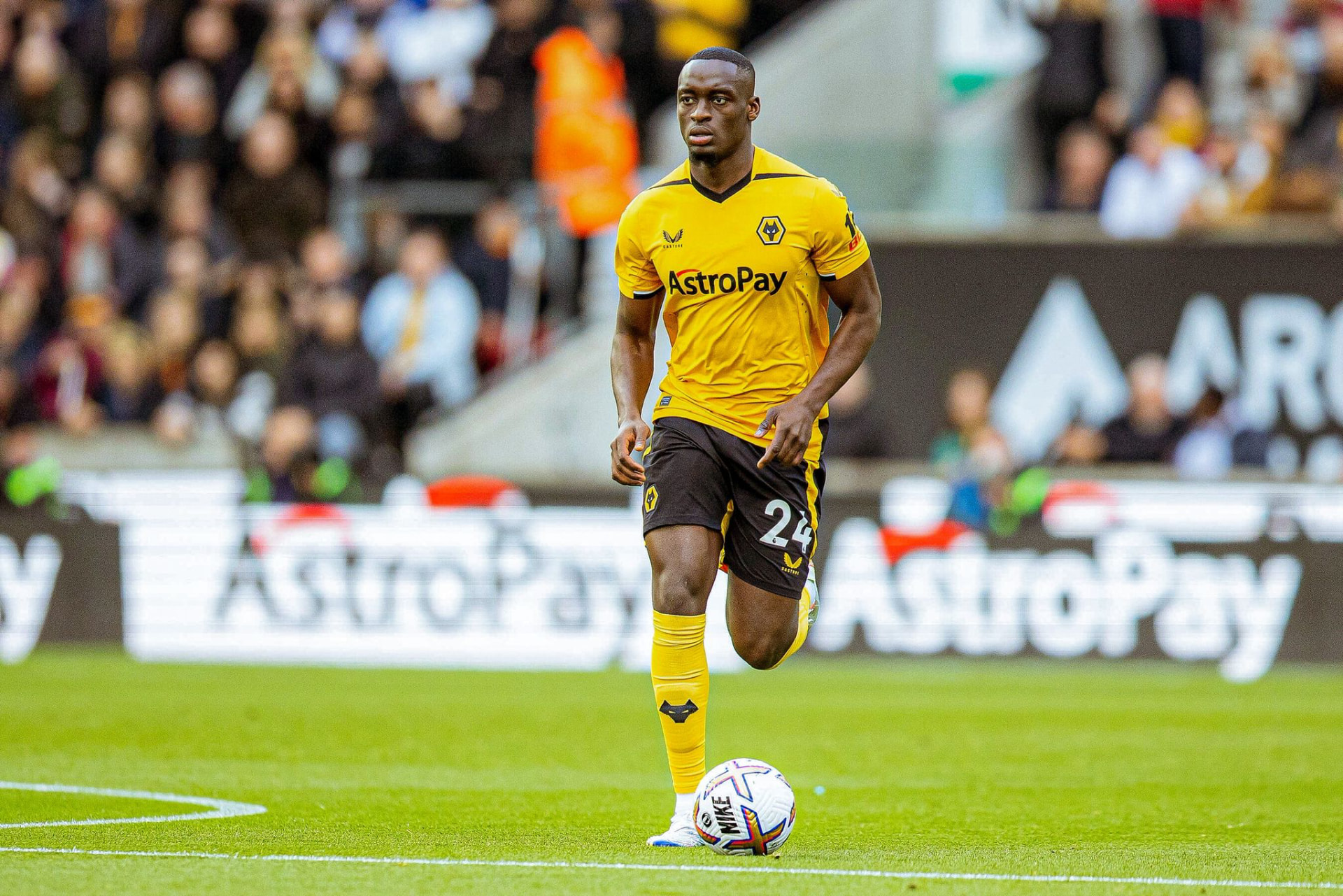 Toti Gomes in a Wolverhampton Wanderers match